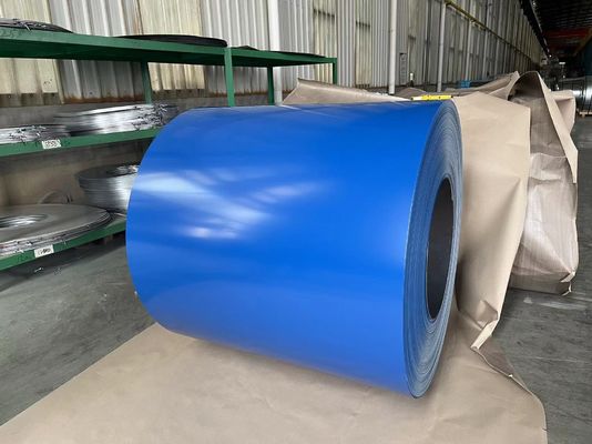 Lapisan atap Prepainted Steel Coil 600mm-1250mm Untuk konstruksi / dekorasi